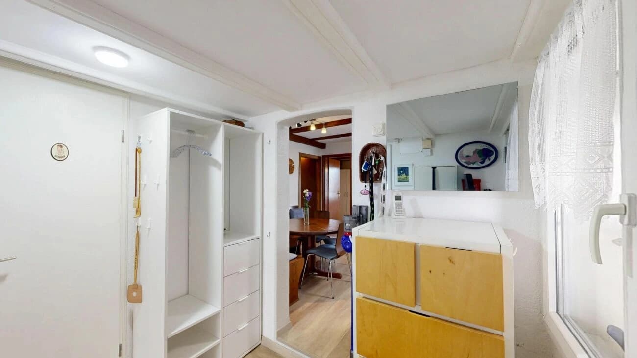 Charmanter Hausteil mit separatem Atelier und grossem Garten