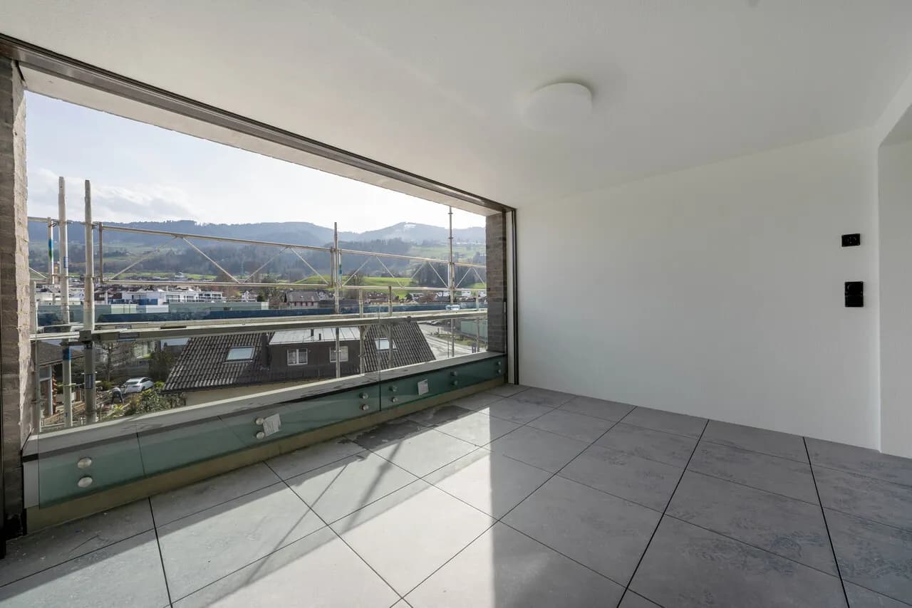 Moderne 2.5-Zimmer-Wohnung mit hochwertigem Ausbau und Loggia