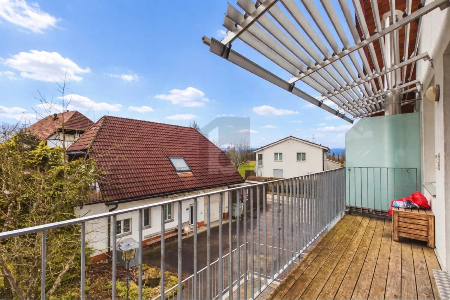 SONNIG, HELL UND FAMILIENFREUNDLICH