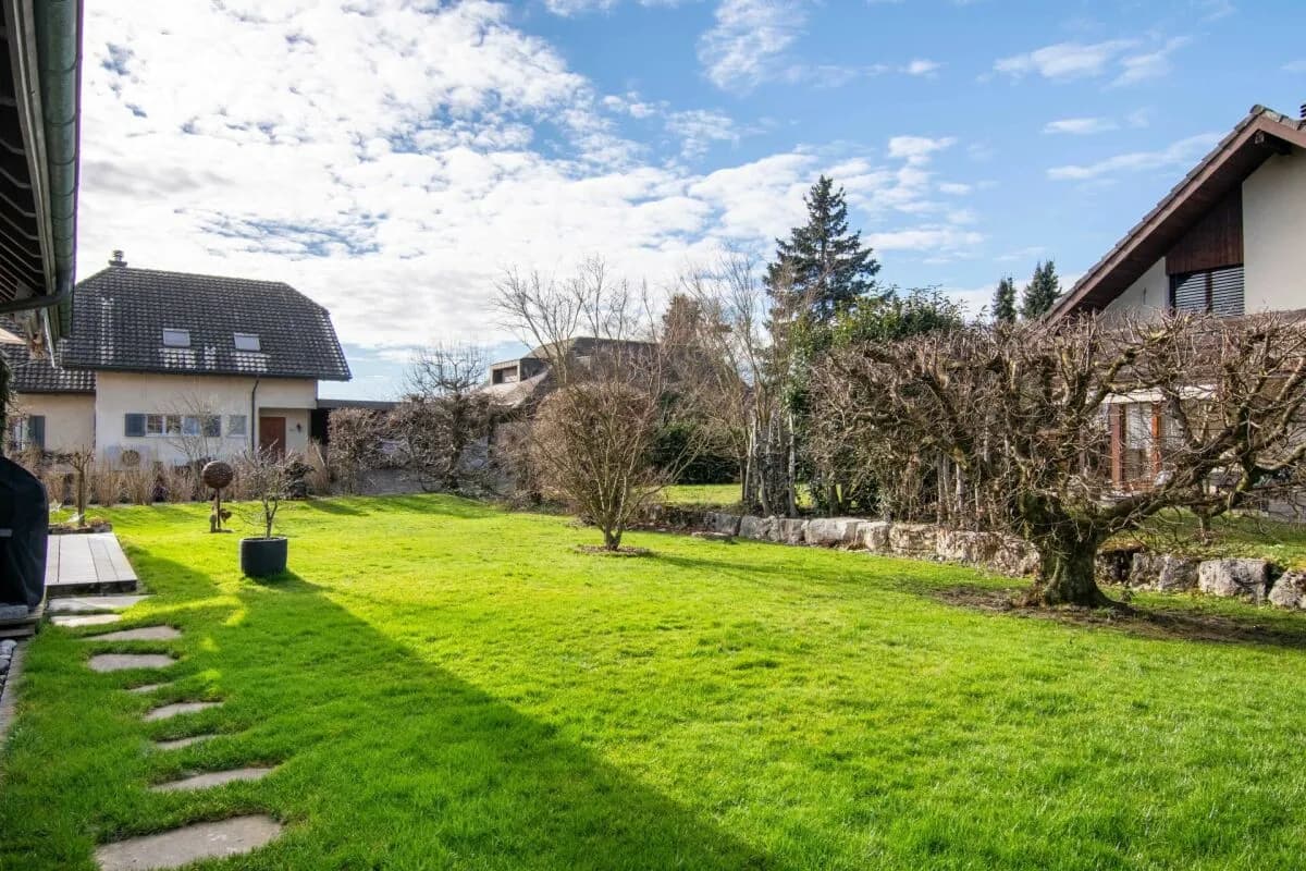 Freistehendes Wohnhaus mit separatem Nebengebäude - Arbeiten und Wohnen, Mehrgenerationen oder individuelle Wohnkonzepte