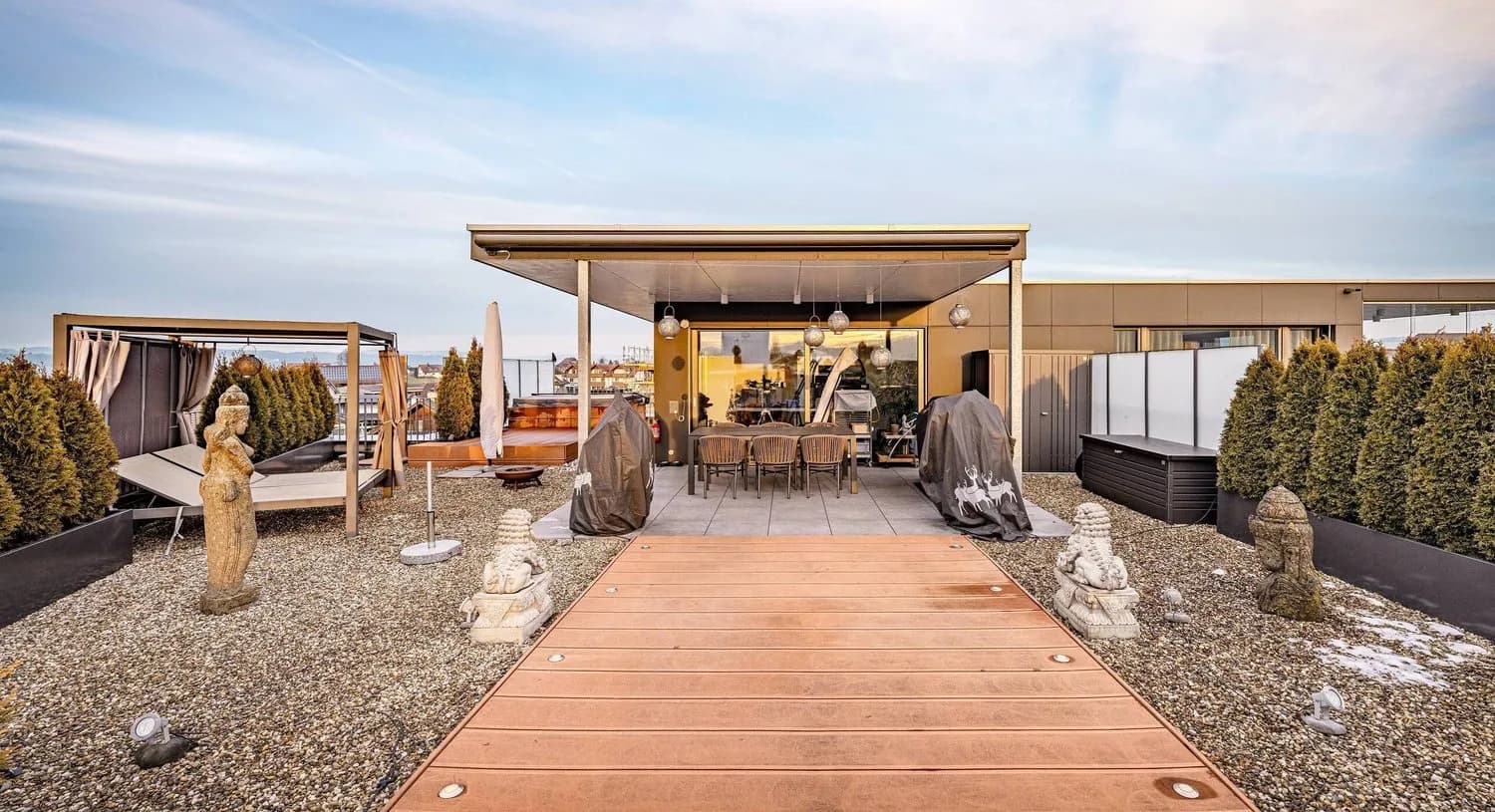 MODERNE WOHNUNG MIT GROSSZÜGIGER TERRASSE UND WEITBLICK