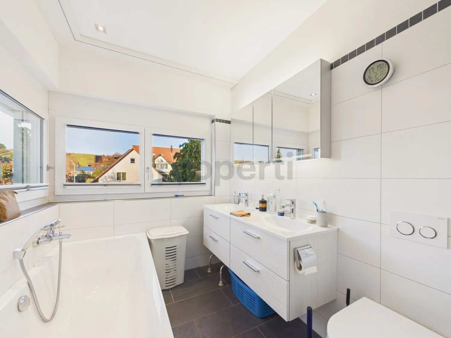 Moderne 4.5-Zimmer-Wohnung mit Balkon, Dachsen