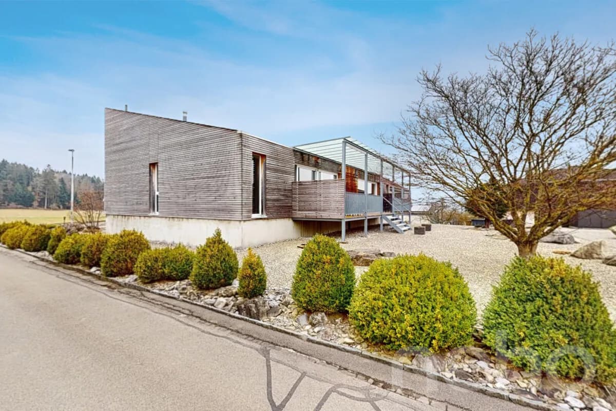 Grosszügiges Doppel- oder Einfamilienhaus mit traumhafter Aussicht