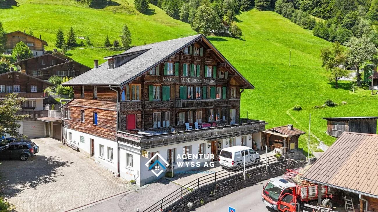 Hotel Pension Alpenrose mit 2 Restaurants und Skilift in Saxeten