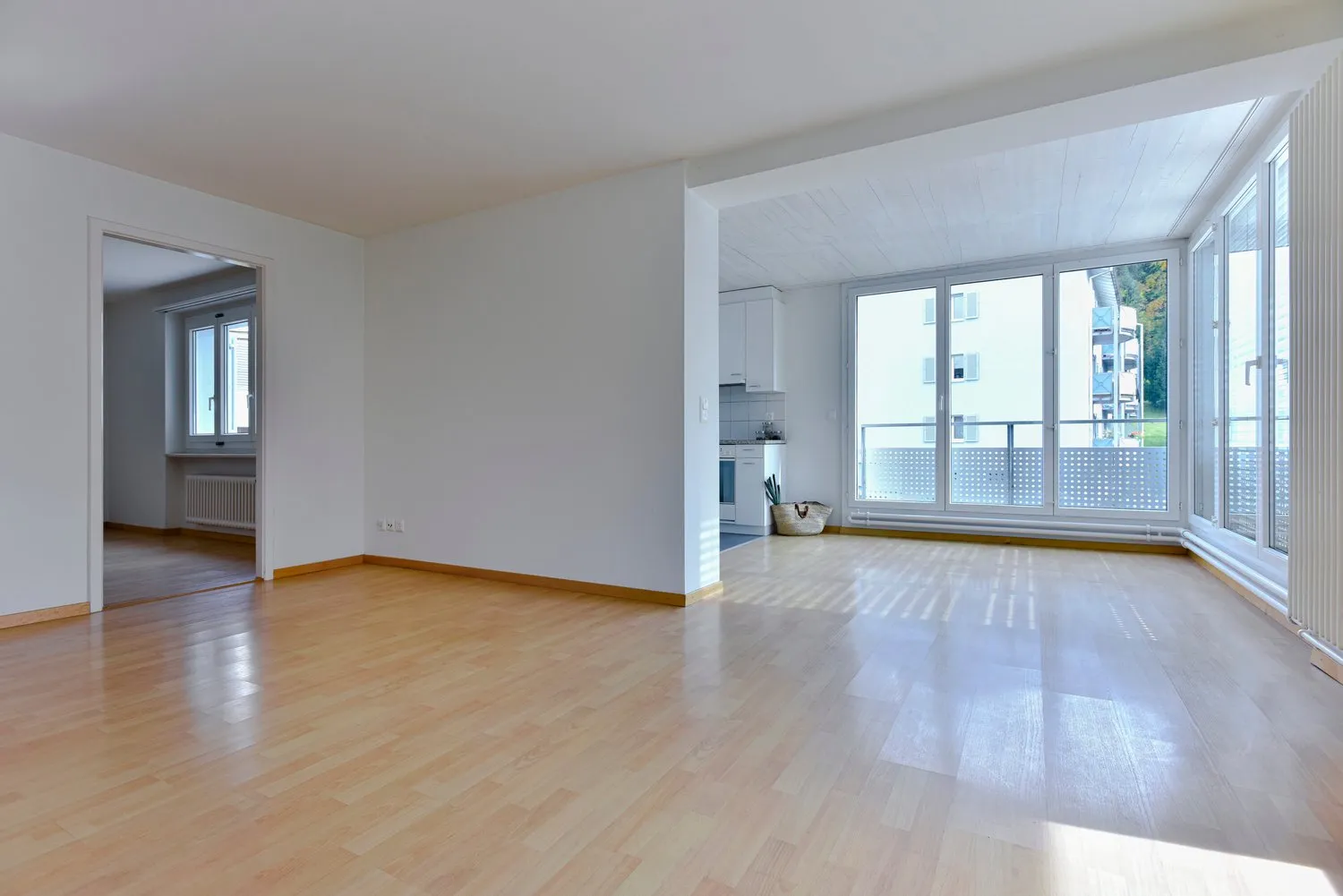 Grosse 4.5 Zimmer-Wohnung mit Aussicht direkt über der Allmend!