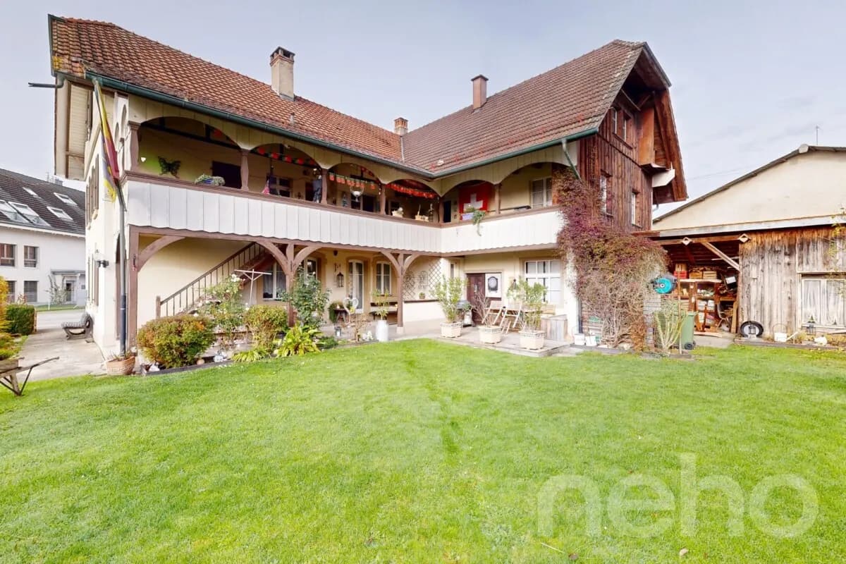 Charmantes Zweifamilienhaus mit Potenzial in Kappelen