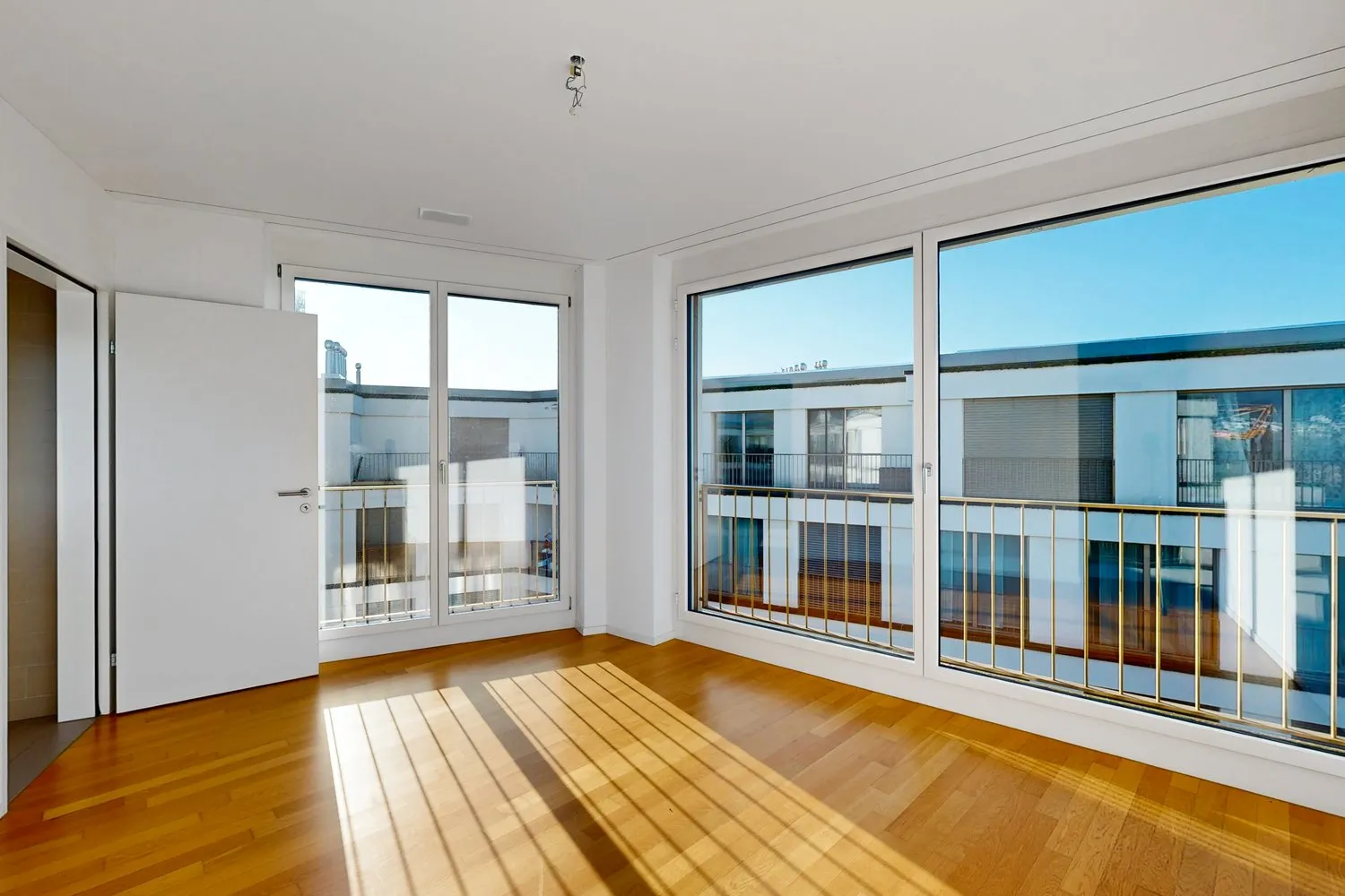 Schöne Attikawohnung mit moderner Infrastruktur