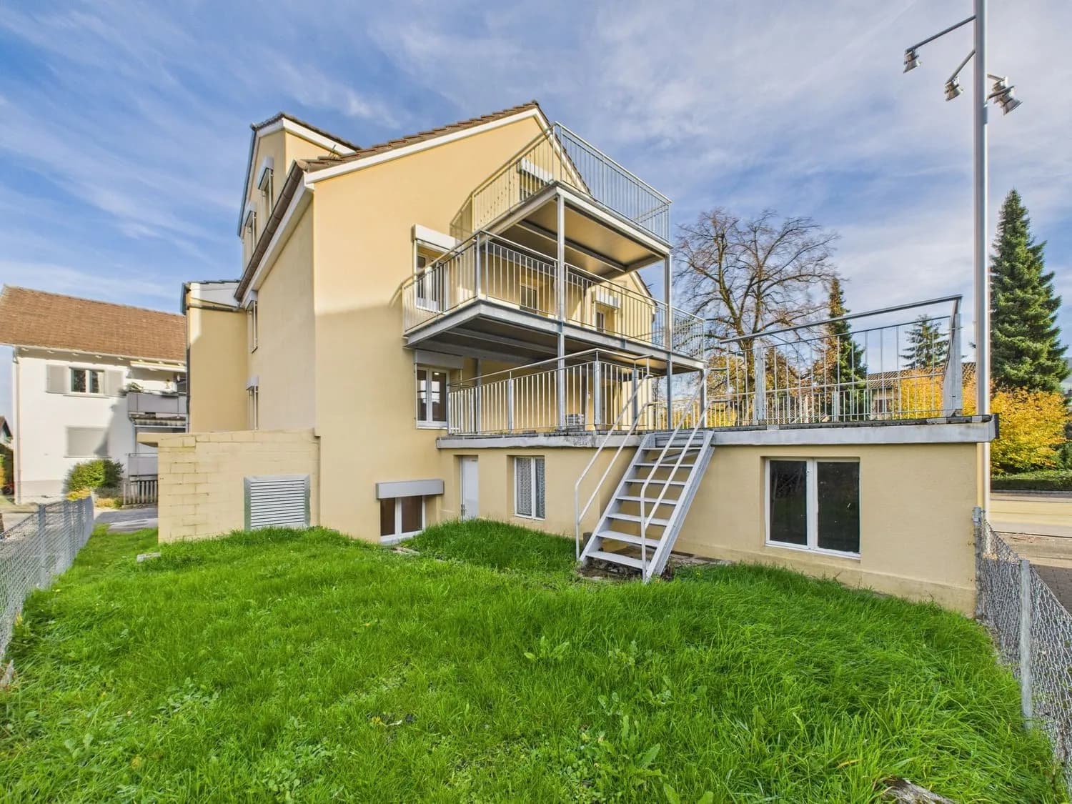 Modernes Mehrgenerationenhaus mit drei separaten Wohnungen an bevorzugter Lage in Goldach (SG) - kernsaniert, sonnig und vielseitig nutzbar