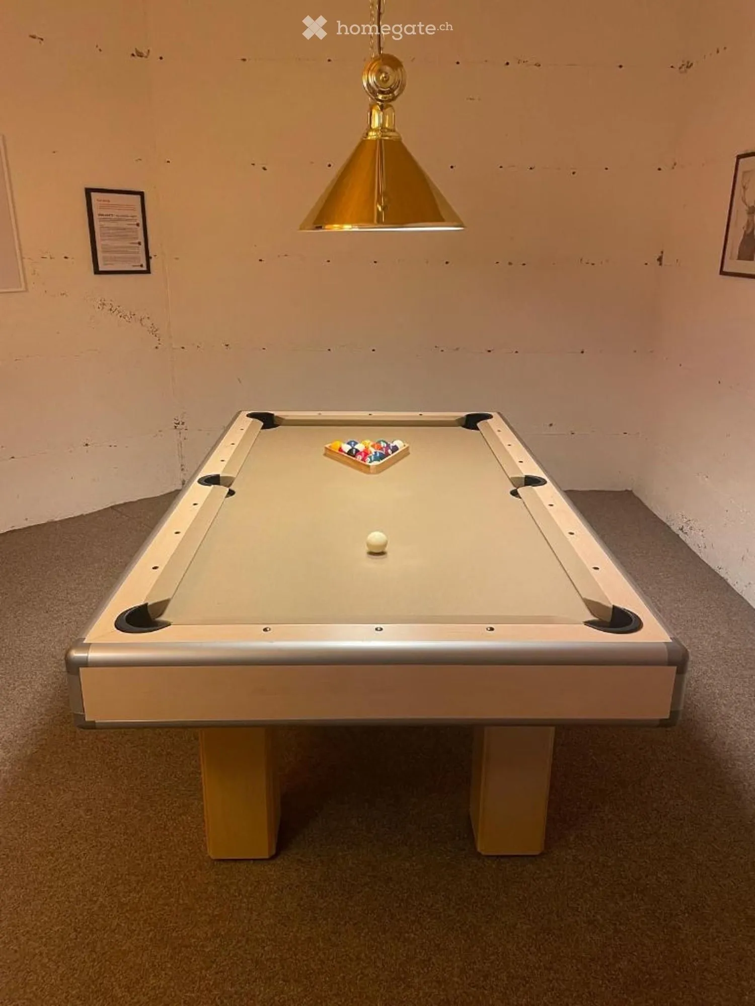 Helle 2.5-Zimmer-Wohnung mit Balkon, Salouf