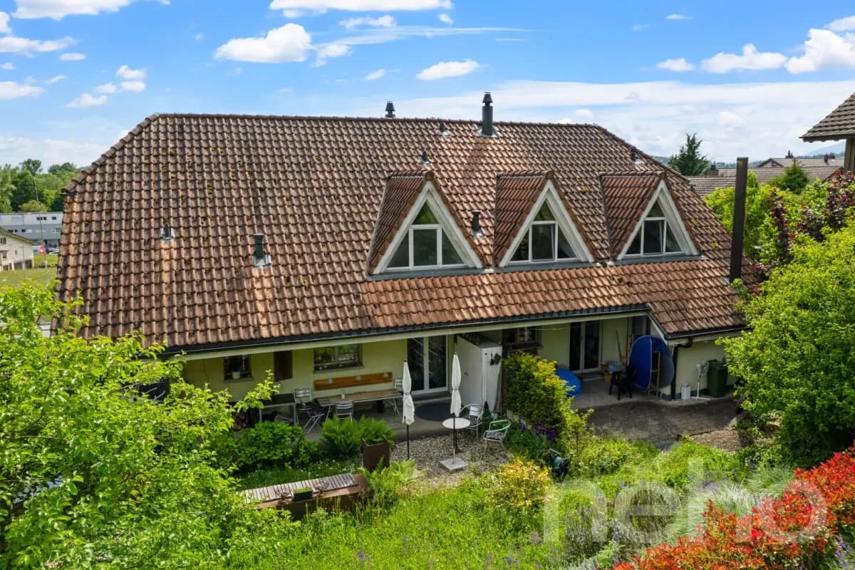 Zweifamilienhaus mit Atelier an zentraler Lage in Orpund bei Biel BE