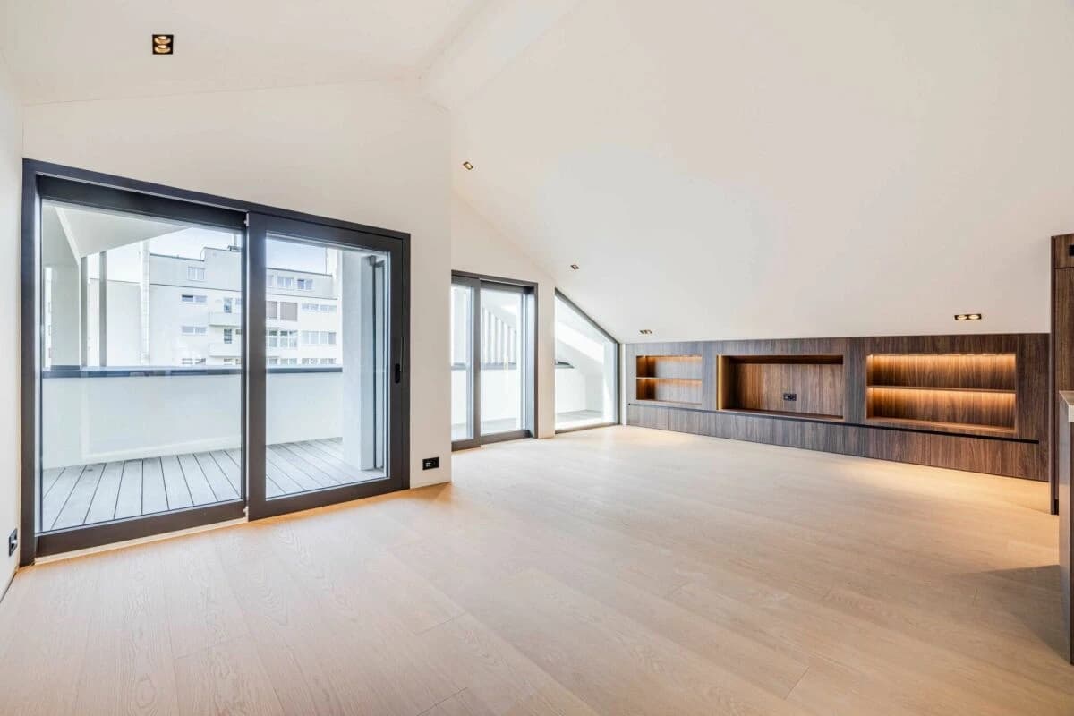 Erstbezug Neubau: Design, Licht & Komfort - Exklusive 5.5 Zimmer-Dachattikawohnung im beliebten Horn