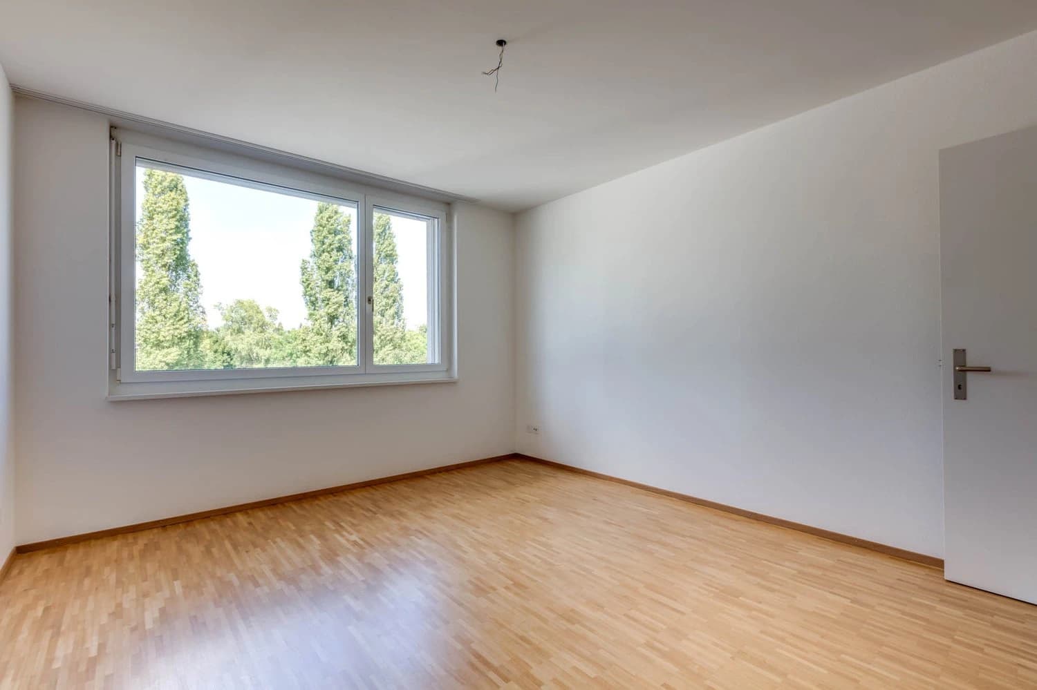 Moderne und grosszügige Wohnung (ca. 95m2) mit eigenem Waschturm