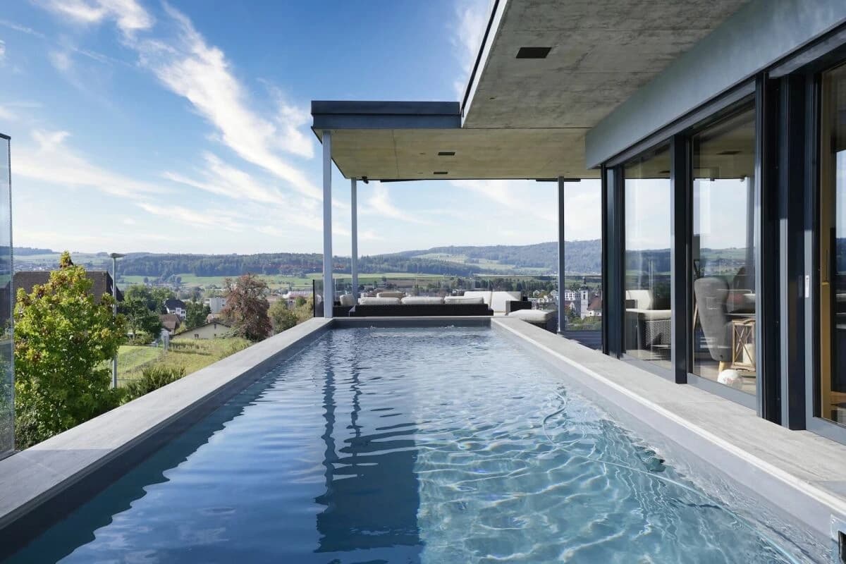 EINZIGARTIGES TERRASSENHAUS MIT POOL, WEITSICHT UND HÖCHSTEM WOHNKOMFORT