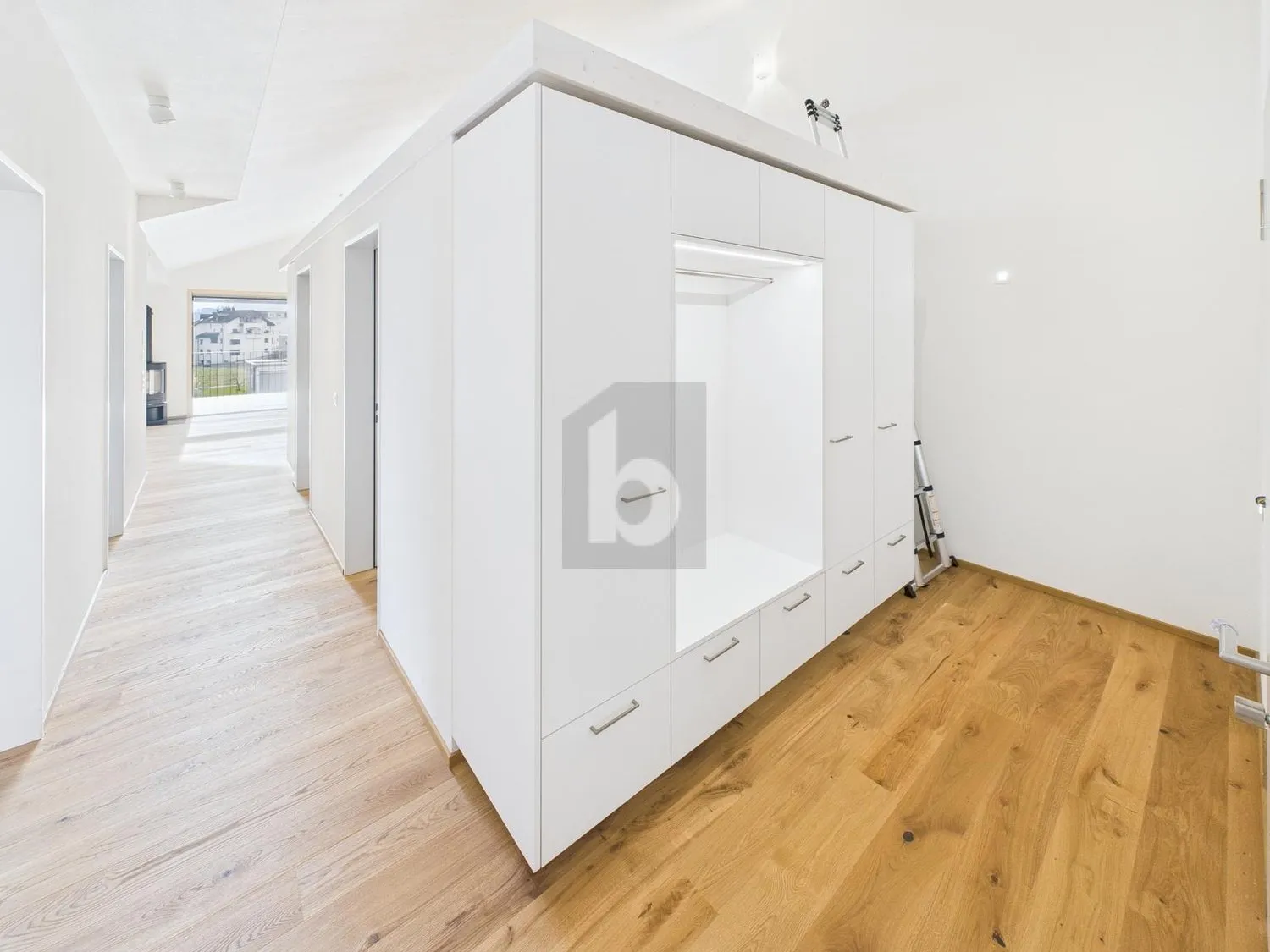 ERSTBEZUG: MODERN MIT WEITBLICK