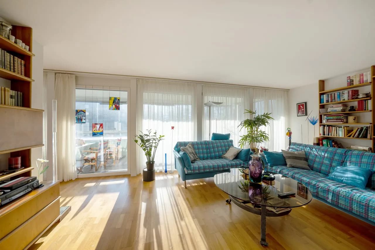 Grosse Eigentumswohnung an ruhiger Lage inkl. Tiefgaragenplatz!