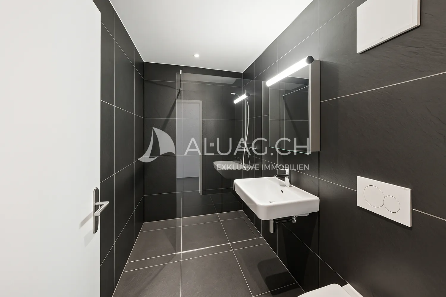 HELLE 4.5 ZIMMER WOHNUNG MIT WINTERGARTEN