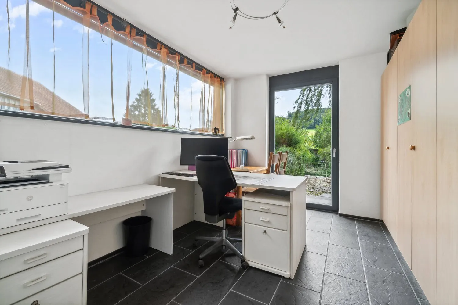 WOHNEN UND REITEN VEREINT - STILVOLLE DOPPELEINFAMILIEN HAUSHÄLFTE MIT ÜBER 6'000 m² GRUNDSTÜCK