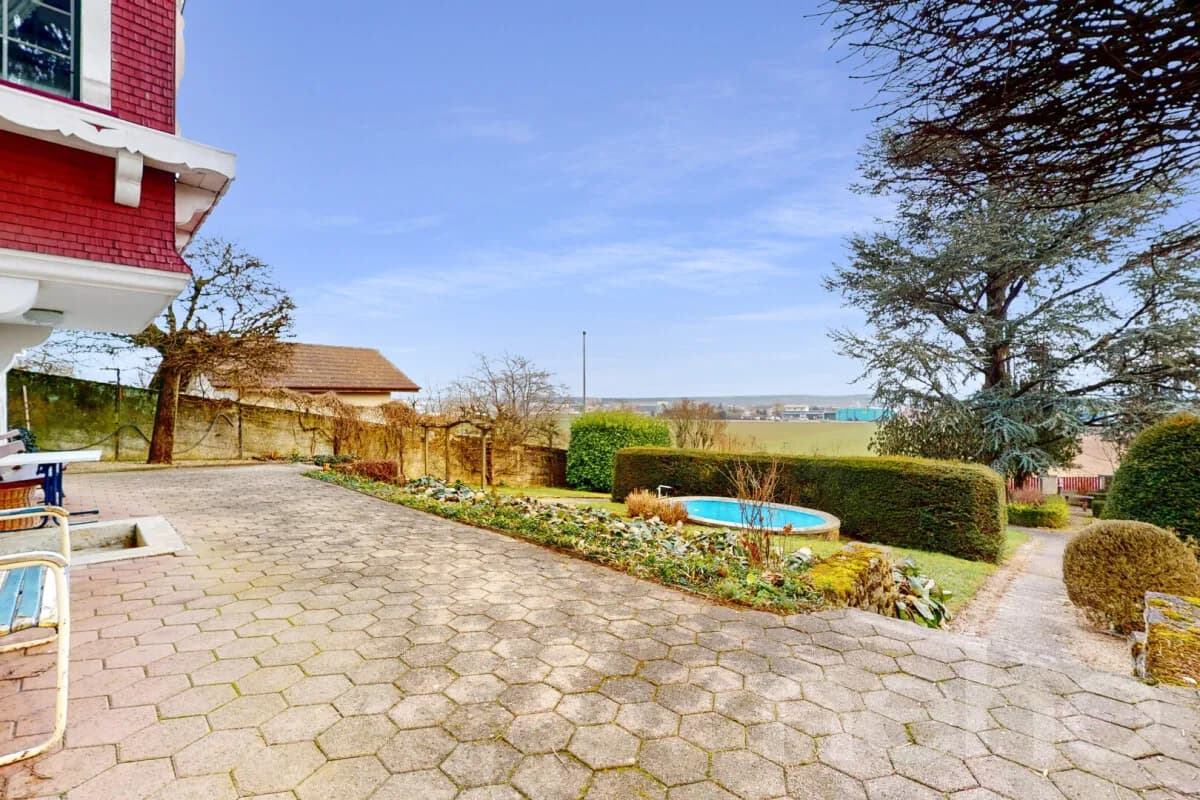 Charmante 10-Zimmer Villa mit Einliegerwohnung