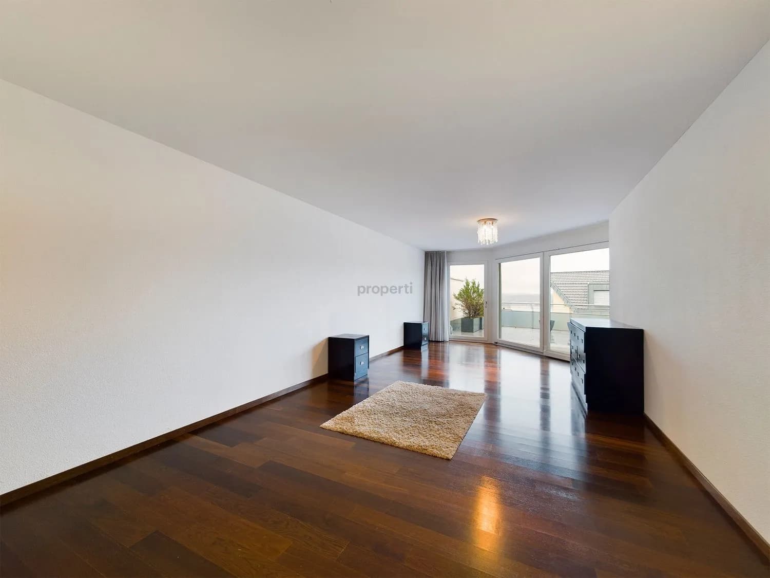 Helle 3.5-Zimmer-Terrassenwohnung mit Seesicht über den Dächern von Pfäffikon SZ