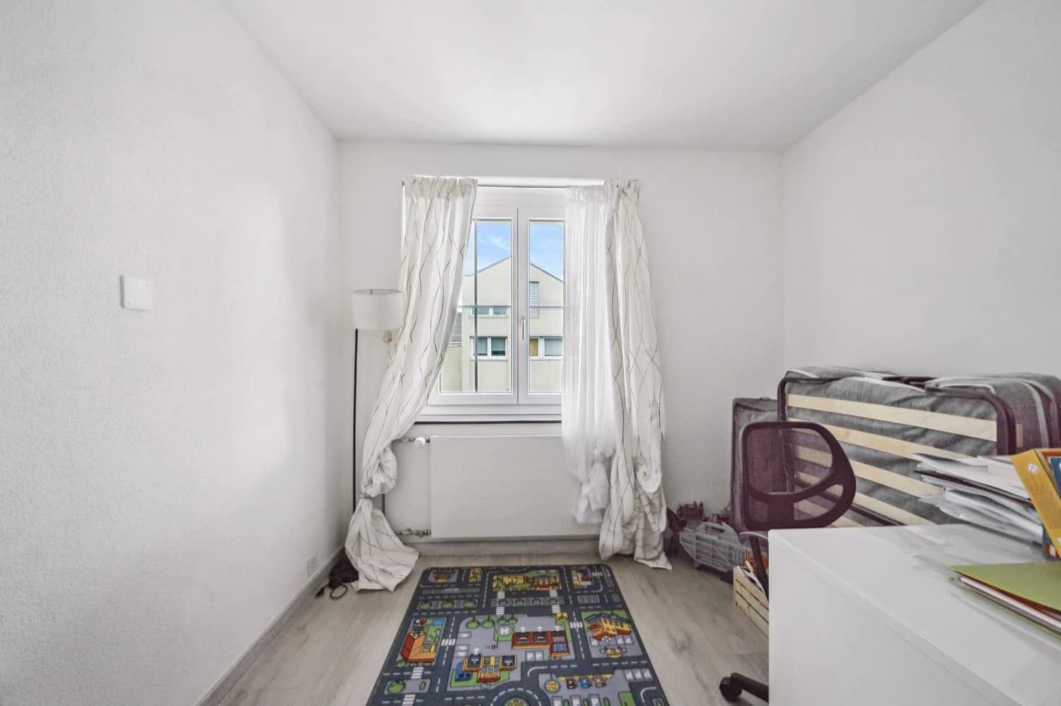 Helles 4.5-Zi.-Reiheneckhaus mit Garten & Pool in Oberwil BL