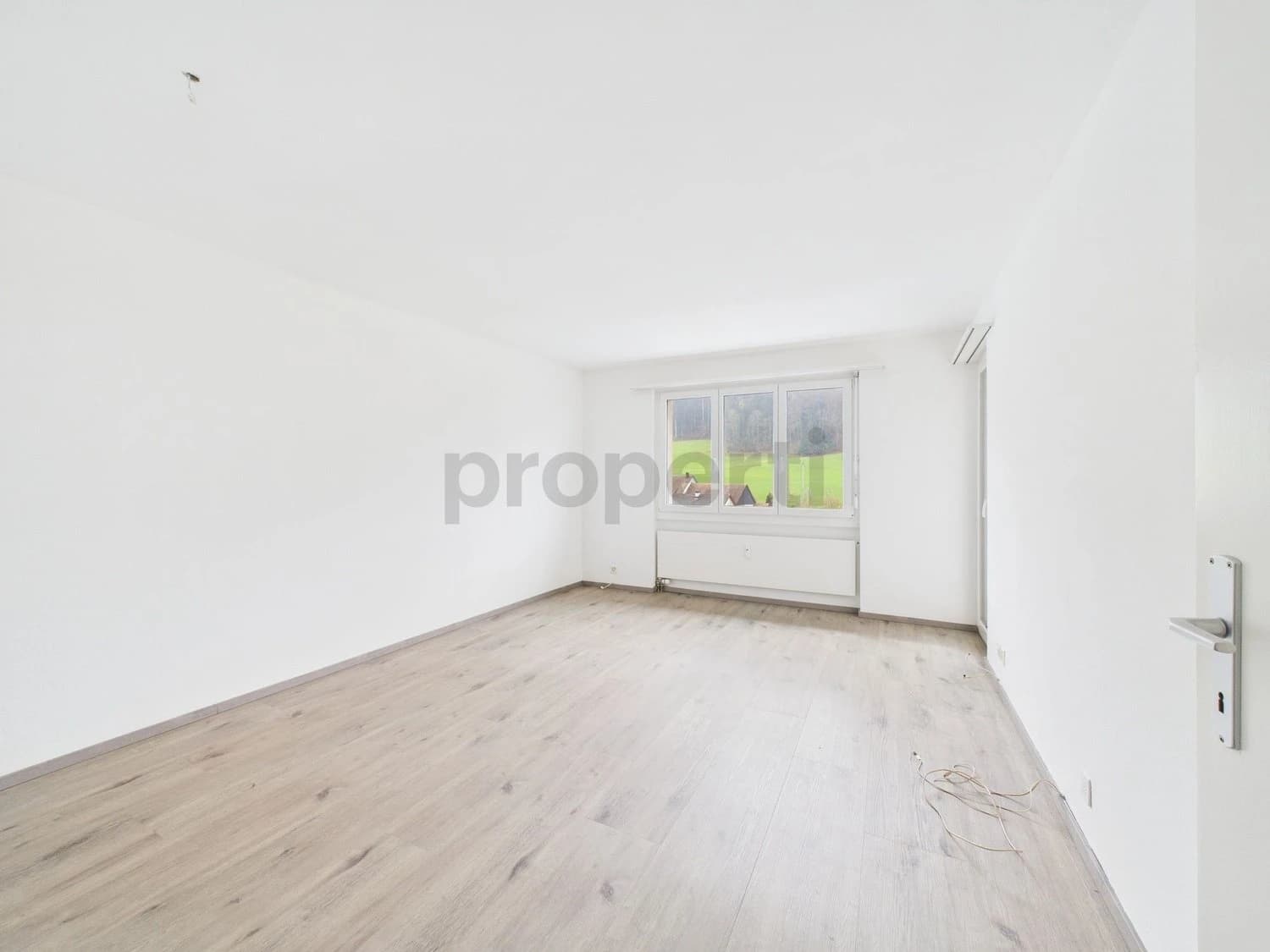 Helle 4-Zimmer-Wohnung mit Balkon und renoviertem Innenausbau in Tecknau (BL)