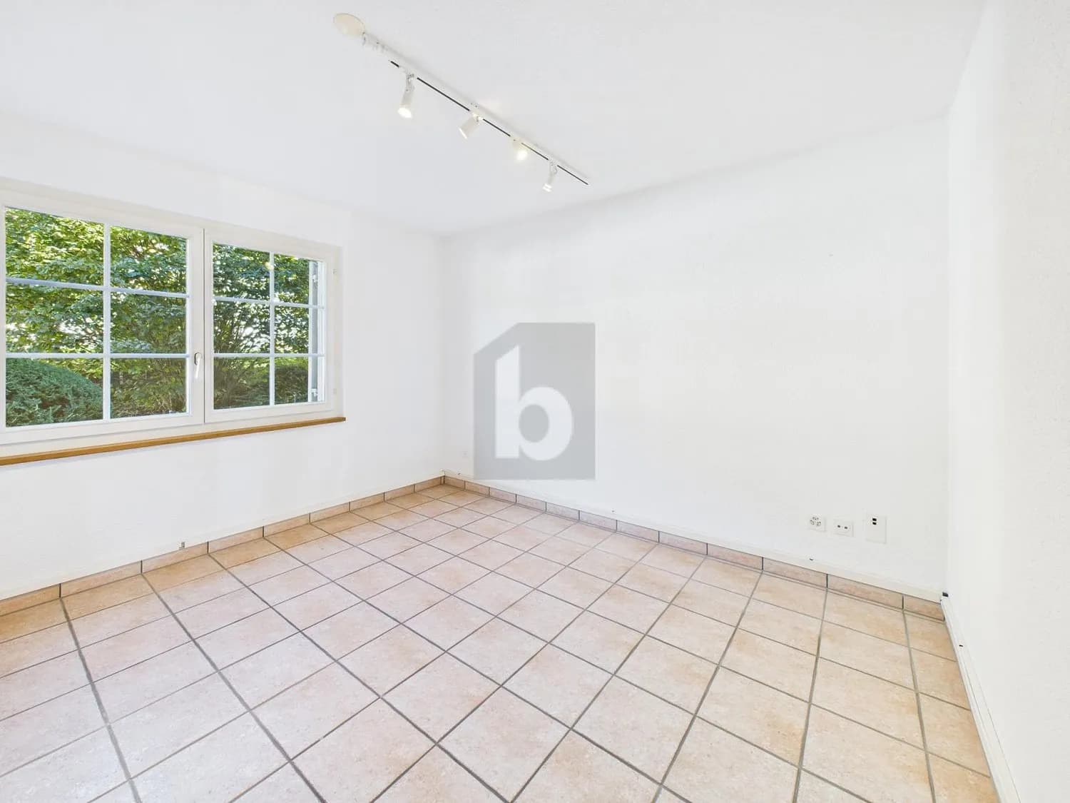 PREISHIT! SONNIGE UND RUHIGE RARITÄT MIT GALERIE