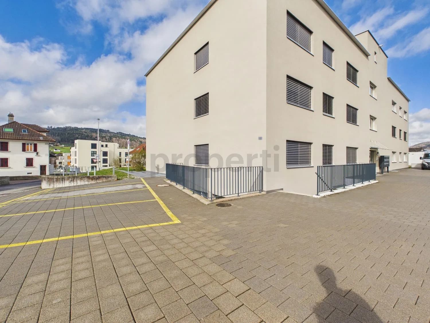 Moderne 3.5-Zimmer-Wohnung mit Liftkomfort, Menziken