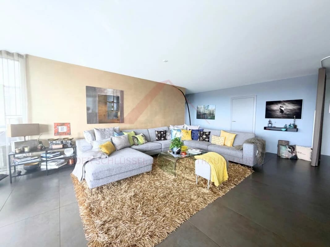 Moderne 4.5-Zimmer-Terrassenwohnung mit 165 m² Wohnfläche und ca. 100 m² Sonnenterrasse in Gampelen