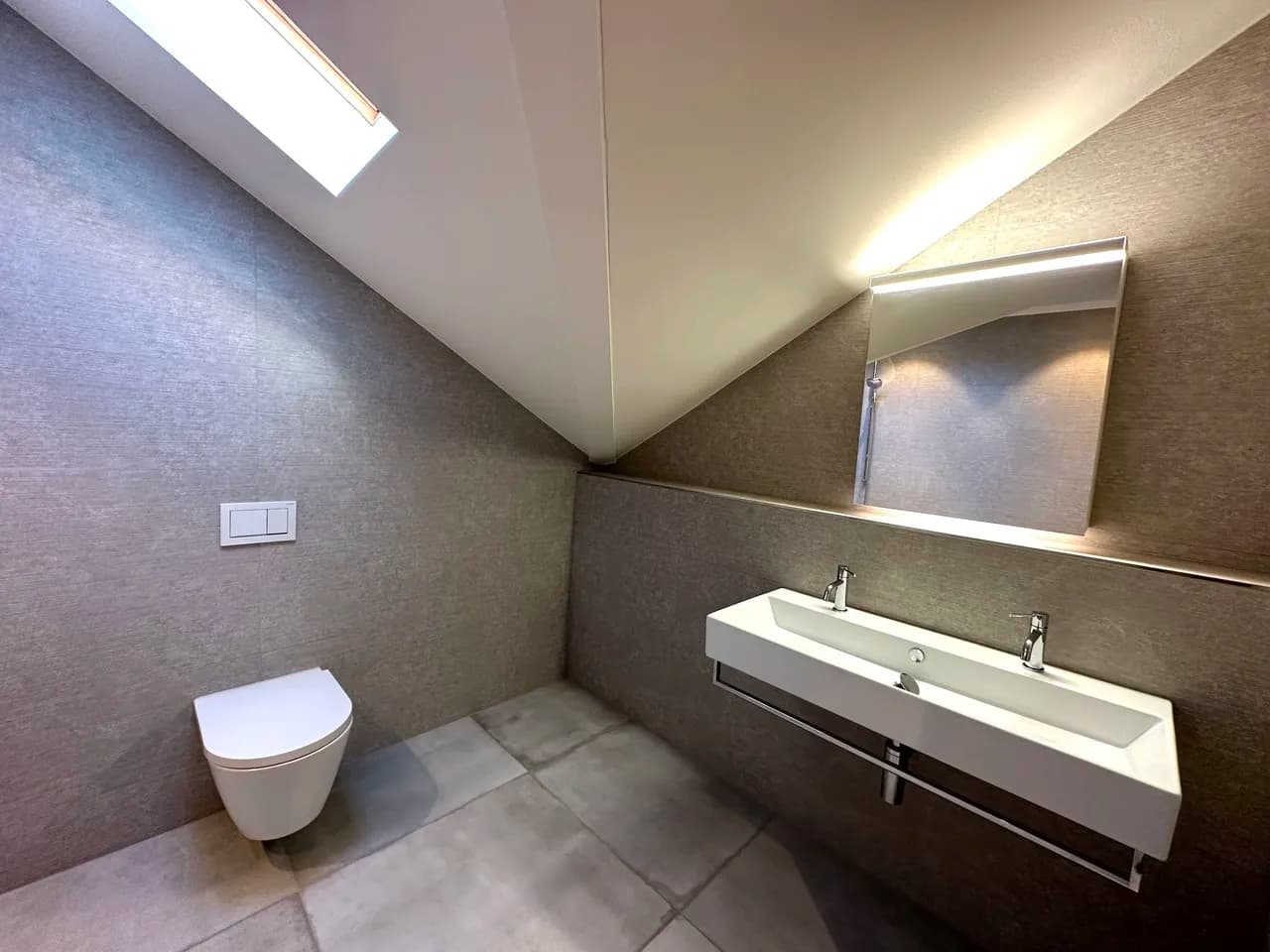 tolle, moderne und sehr gemütliche Dachwohnung