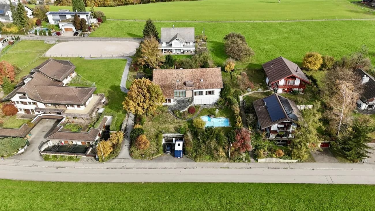 EXKLUSIVER NEUBAU: LICHTDURCHFLUTET UND HOCHWERTIGER AUSBAU