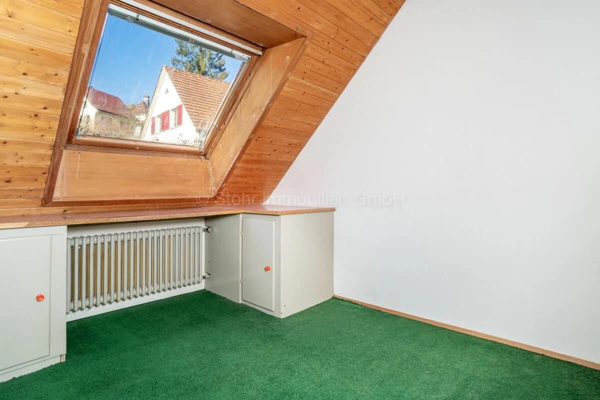 Charmantes 5.5 Zimmer Mittelhaus mit Potenzial an beliebter Lage