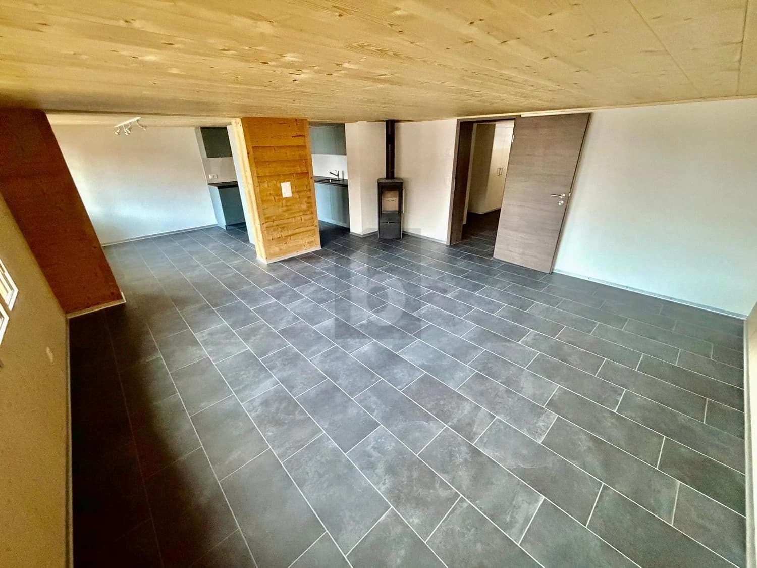 LICHTDURCHFLUTET, GROSSZÜGIG UND GEPFLEGT