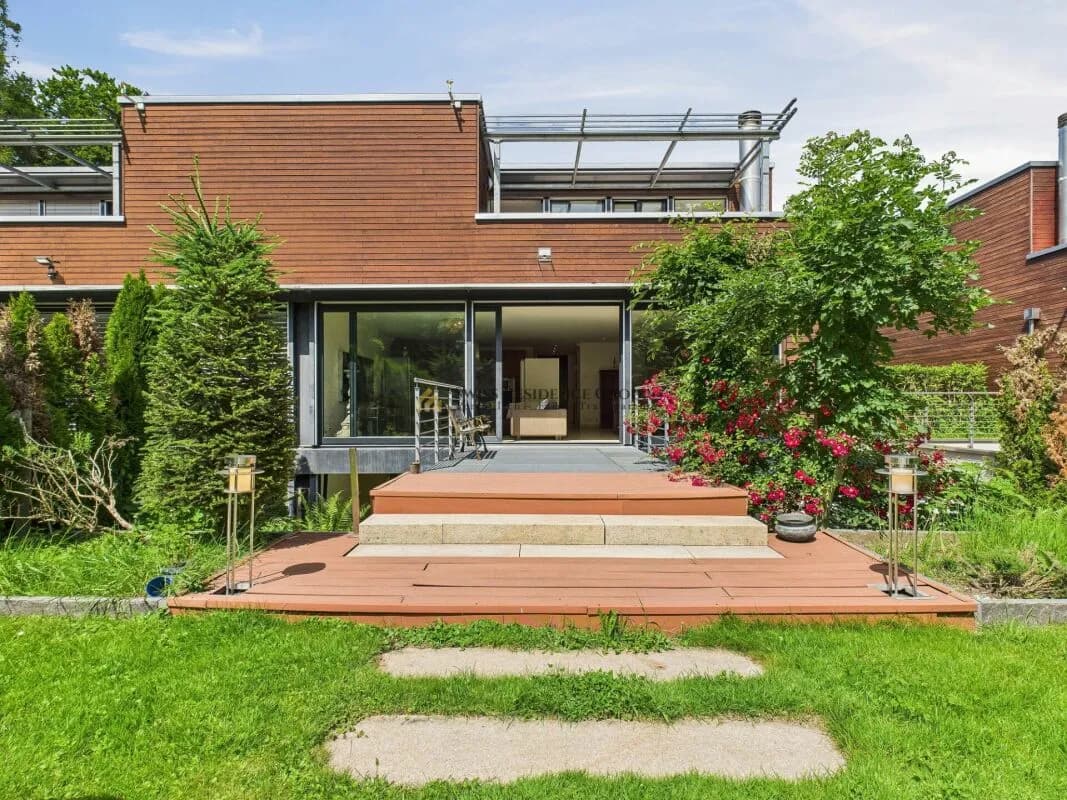 Exklusives Doppelfamilienhaus mit Gartenparadies und Waldblick in Rüschlikon