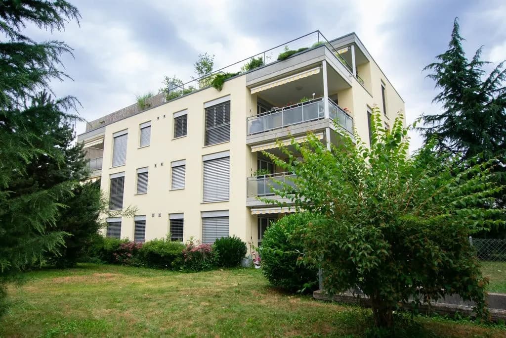 Attikawohnung mit grosser Terrasse an ruhiger Lage zu vermieten