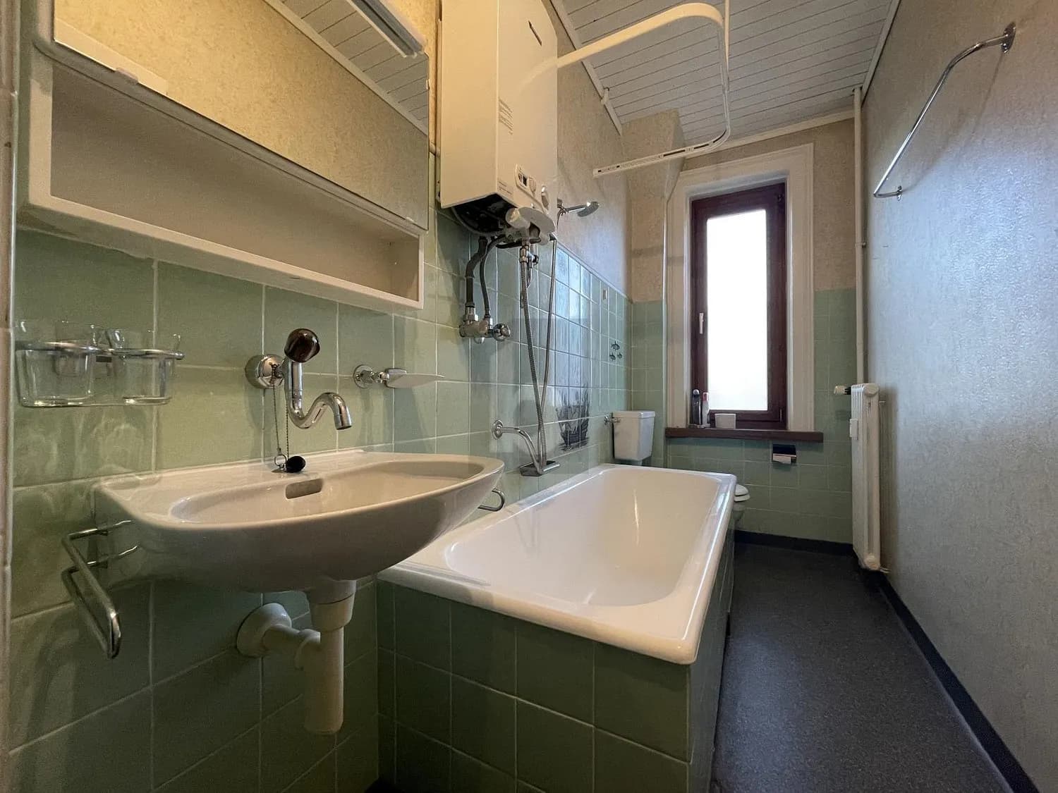 IDYLISCHER ALTBAU MIT GROSSER DACHTERRASSE