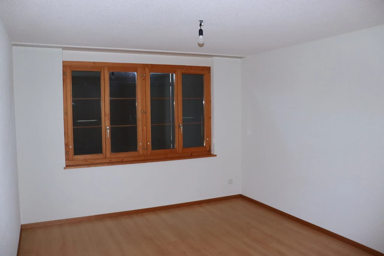 Charmante 3.5-Zimmer-Wohnung mit Galerie und Balkon in Wilderswil!