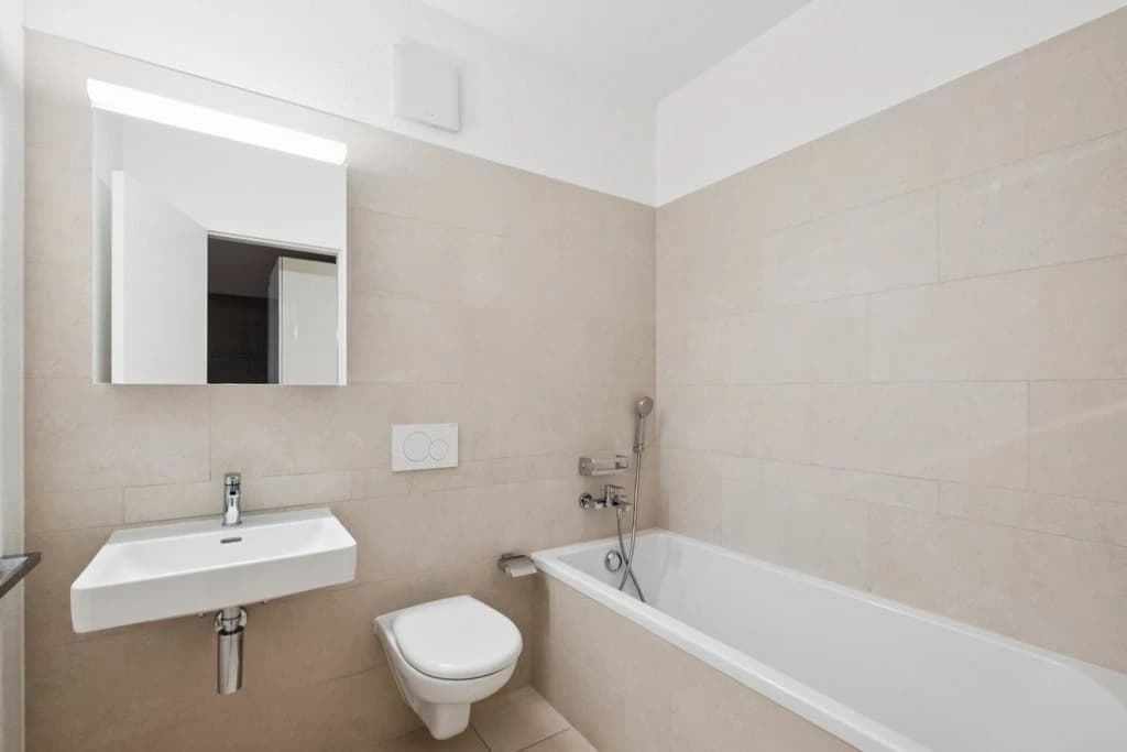 Viel Wohnraum und zwei gedeckte Sitzplätze