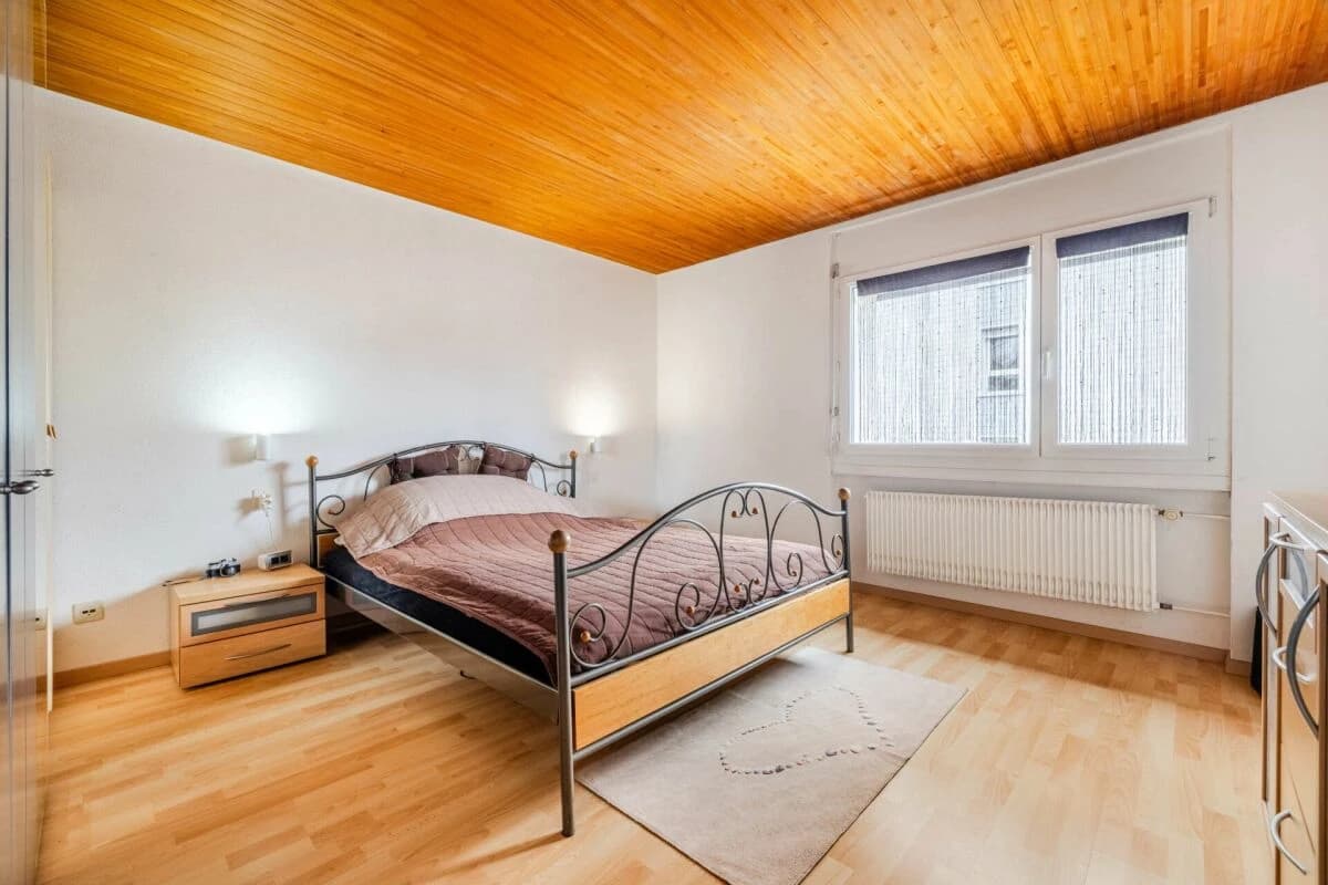 MODERNISIERTES 6.5-ZIMMER-EINFAMILIENHAUS IN RUHIGER LAGE ? FAMILIENFREUNDLICH, MIT GEPFLEGTEM GARTEN UND SCHULNÄHE