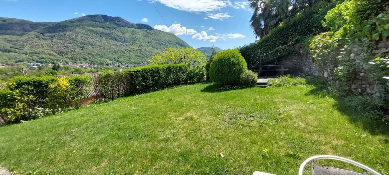 Interessantes EFH mit Lift und Grottino zu verkaufen   Vendesi interessante casa indipendente con ascensore e grottino.