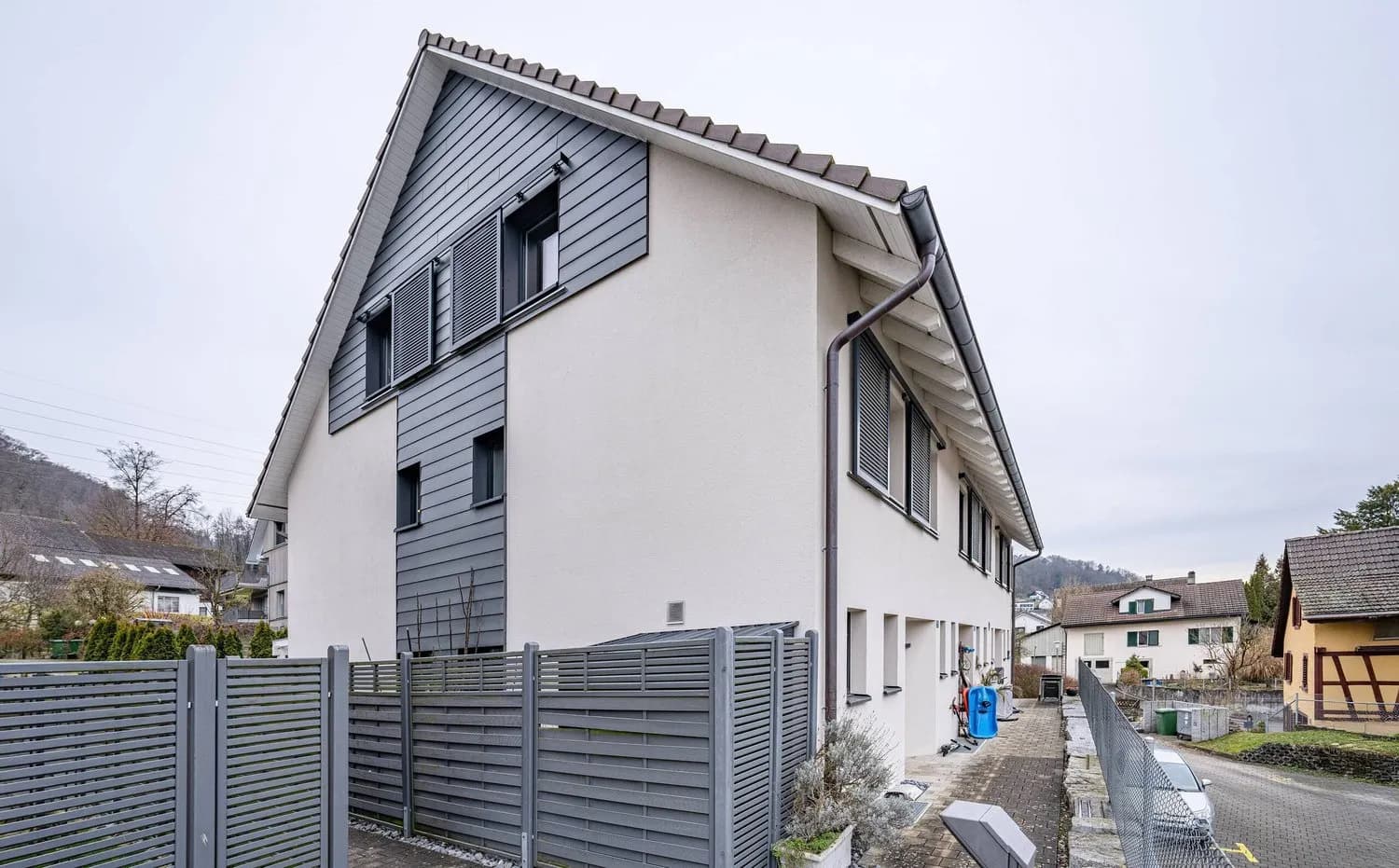 VIEL STIL & PLATZ - MODERNES ECKHAUS