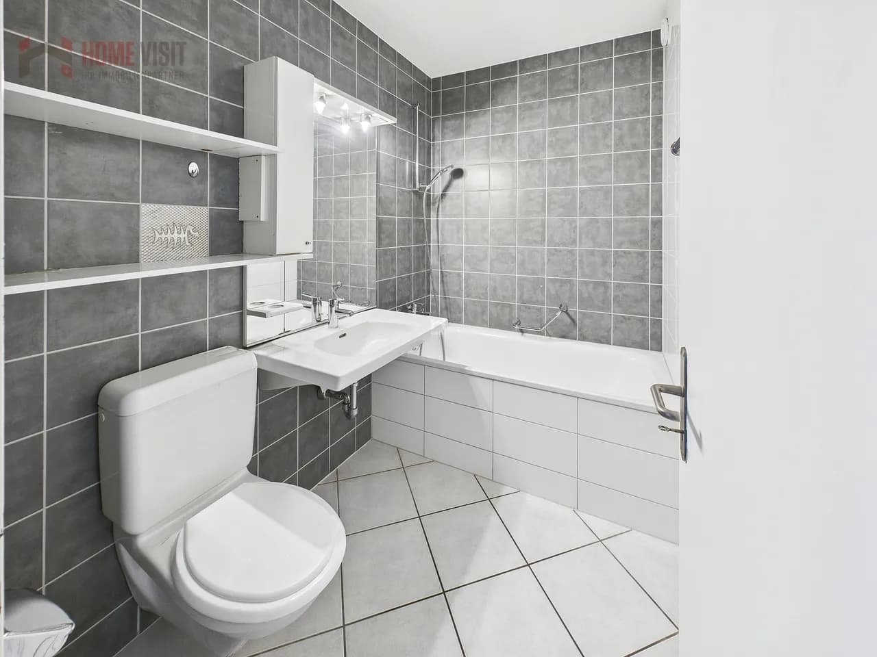 Helle 3.5-Zi.-Wohnung mit Lift und Garage - ideal für jedes Alter