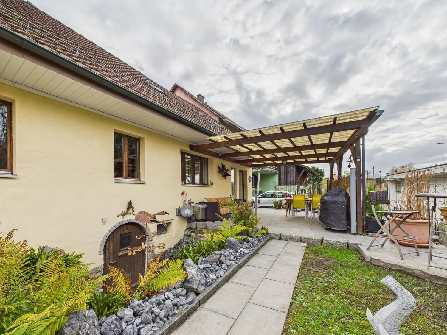 Grosszügiges Einfamilienhaus mit Garten in Koblenz