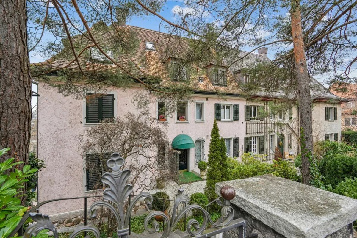 Attraktive 4.5-Zimmerwohnung mit Carport an begehrter Lage