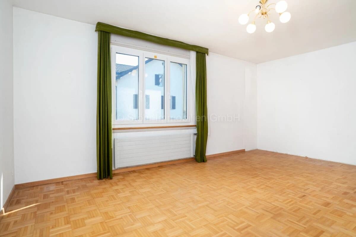 Charmantes 5.5 Zimmer Mittelhaus mit Potenzial an beliebter Lage