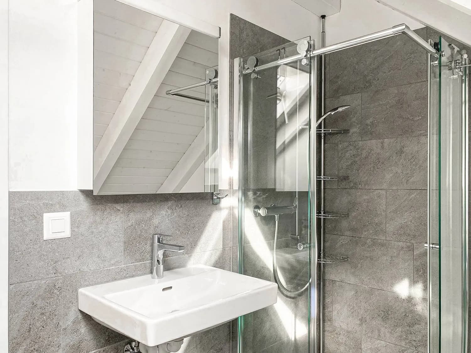 VIEL STIL & PLATZ - MODERNES ECKHAUS