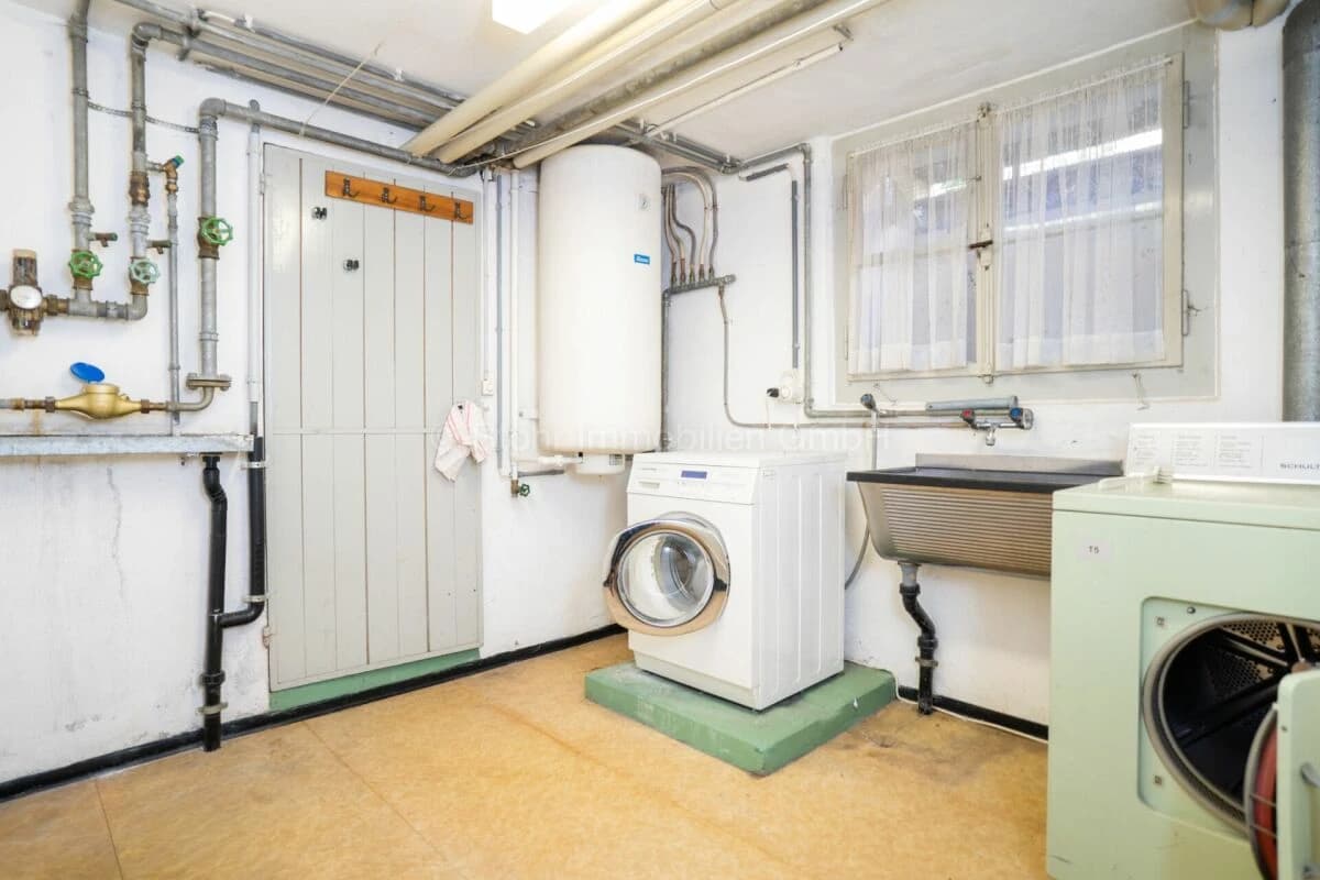 Charmantes 5.5 Zimmer Mittelhaus mit Potenzial an beliebter Lage