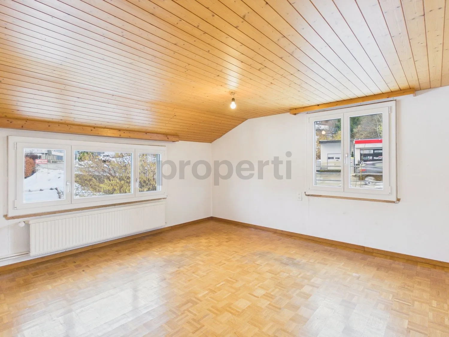 Grosszuegiges 7.5-Zimmer-Einfamilienhaus mit Balkon, Grub