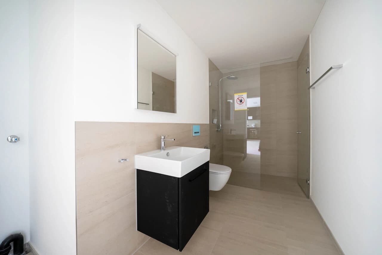 Moderne 2.5-Zimmer-Wohnung mit hochwertigem Ausbau und Loggia