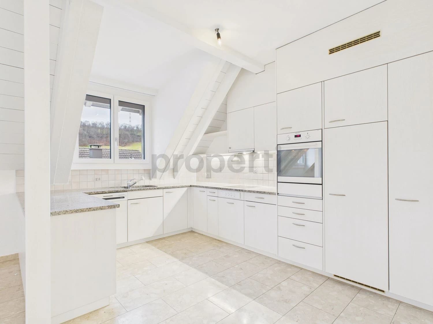 Helle 4.5-Zimmer Maisonette-Wohnung mit Balkon in Bubendorf