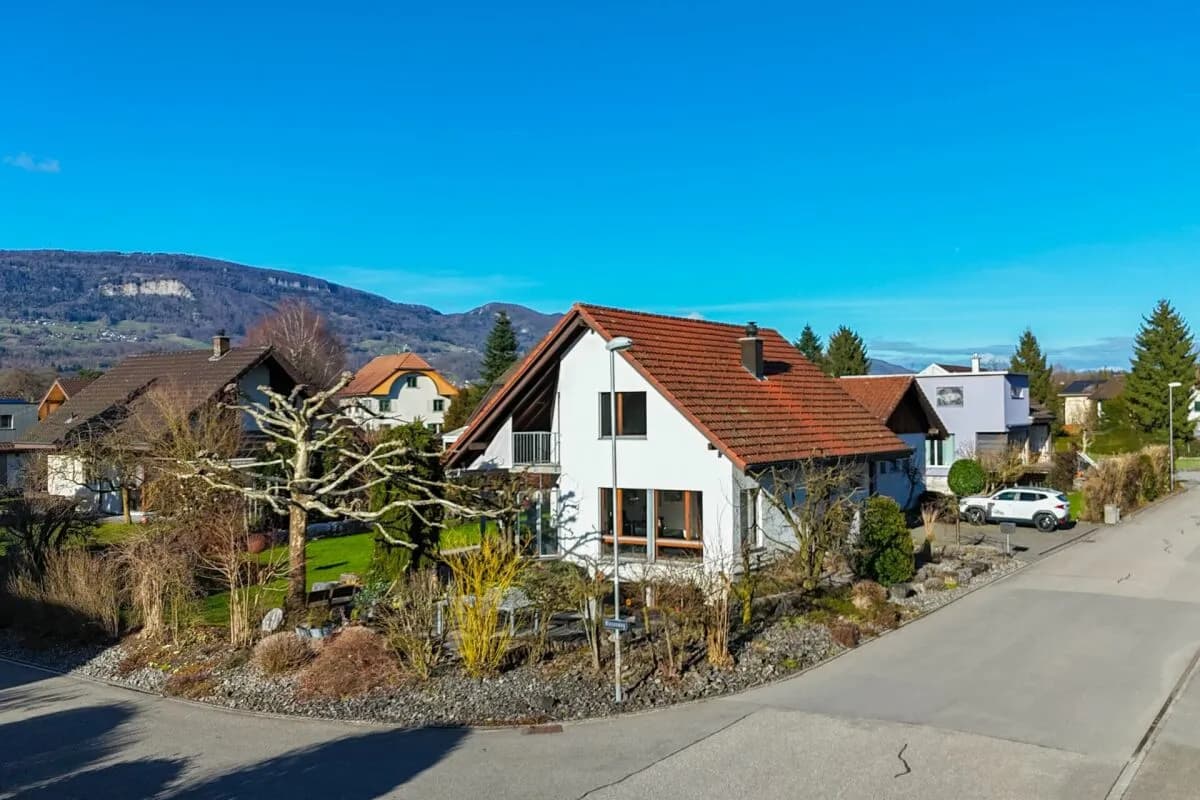 Freistehendes Wohnhaus mit separatem Nebengebäude - Arbeiten und Wohnen, Mehrgenerationen oder individuelle Wohnkonzepte